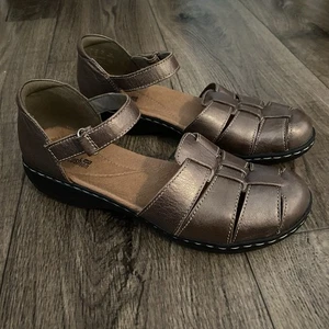 Clarks Collection Sandals Womens 9.5 N Gladiator Gold Leather Round Toe Casual - Picture 1 of 7