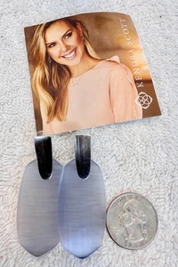 Kendra Scott Inez Ohrhänger gebürstet silberfarben mit mattiertem Plexiglas. - Bild 1 von 7