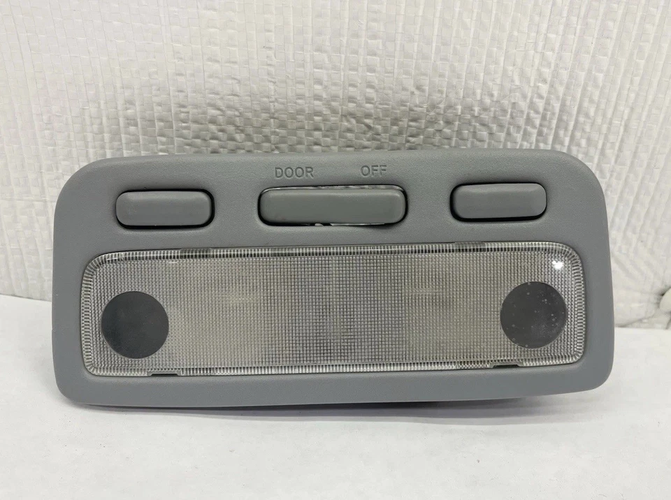 1996-2000 TOYOTA RAV 4 CÚPULA INTERIOR SUPERIOR MAPA LUZ - Sem teto solar - Imagem 1 de 4