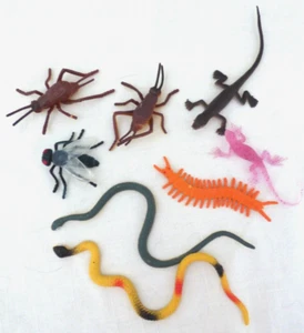 Menge 8 Kunststoffschlangen, Eidechsen, Insekten. Guter, überwiegend realistischer Zustand - Bild 1 von 2