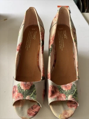 Женские эспадрильи Toms 8,0 на танкетке на каблуках туфли разноцветные с цветочным рисунком без шнуровки с открытым носком - Изображение 1 из 4