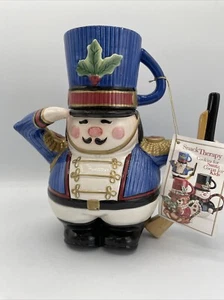 Tetera/taza Fitz & Floyd Essentials Cascanueces Soldado Snack Terapia Oso  - Imagen 1 de 10