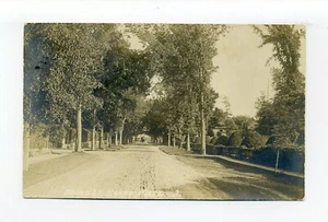 Foto postal Barre MA 1916 RPPC, Broad Street, camino de tierra, pequeño caballo y buggy - Imagen 1 de 3