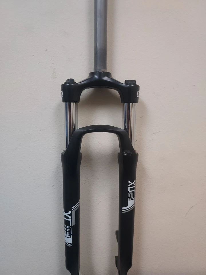 Suntour Xue 30 26in Bicycle Fork 1 1/8 - Image 1 of 4