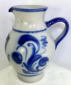 Vintage deutsche Handarbeit salzglasiertes Steinzeug blauer Wirbelkrug - signiert 6,5 Zoll - Bild 1 von 11