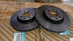 PAIR ORIGINAL FIAT DOT POINT EVO LARGE DOT FRONT BRAKE DISCS - Picture 1 of 2