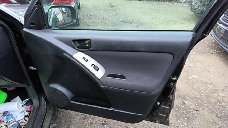 MATRIX    2006 Front Door Trim Panel 31215120 Foto 1 de 4