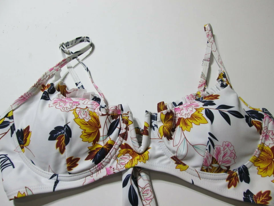 Top de bikini Zaful para mujer talla 8 blanco con múltiples aros forrado floral con volantes para nadar Foto 1 de 4