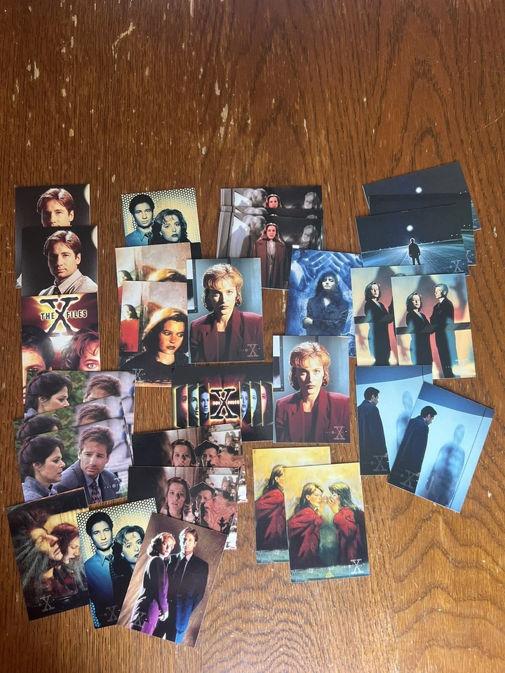 X-Files Topps collector cards premiere edition. Nearly 200 Cards - Image 1 of 4