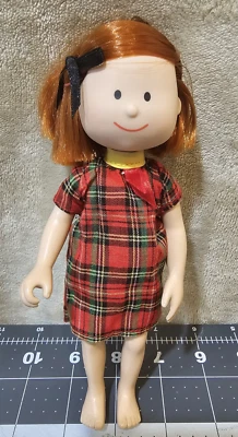 复古 Eden Toys Redhead 黑色头发蝴蝶结 Madeline 娃娃红色格子校服 — 第 1/4 张图片