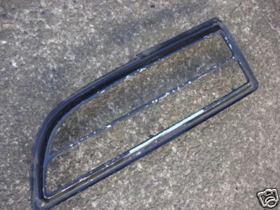 Pontiac Firebird 1973 73 transmisión AM LH bisel de luz trasera  Foto 1 de 4