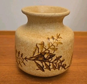 Pottery Craft USA Vtg Vase Handcrafted Stoneware Leaf Design Compton 4.5" Tall - Imagen 1 de 9