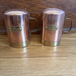 Coctelera de sal y pimienta vintage de cobre y latón hecha en Japón núcleo de casa de campo - Imagen 1 de 7