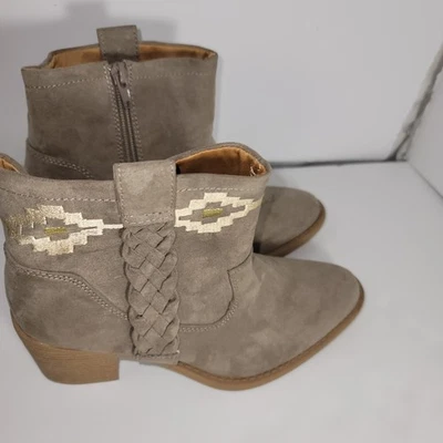 Ботинки Qupid серо-коричневые замшевые ацтекские с вышивкой на лодыжке размер 6 вестерн богемное блочный каблук - Изображение 1 из 4