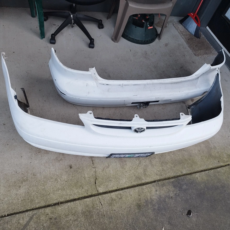 parachoques trasero y delantero para Toyota Corolla 1999 - 2001 Foto 1 de 1