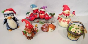 JIM SHORE LOTTO DI 6 FIGURINE NATALIZIE - PINGUINO, PUPAZZO DI NEVE, CESTINO, VOLPI E CA (EZS003505) - Foto 1 di 12