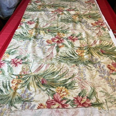 Ткани Raymond Waites Designs для Mills Creek 48 дюймов x 55 дюймов - Изображение 1 из 4