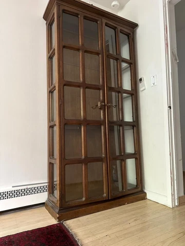 Mid Century Modern Walnut Curio China Display Cabinet By Drexel/Heritage Cover