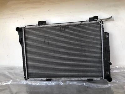 Mercedes Benz Clase C C230 1997-2000 conjunto de motor de núcleo de radiador OEM Foto 1 de 4