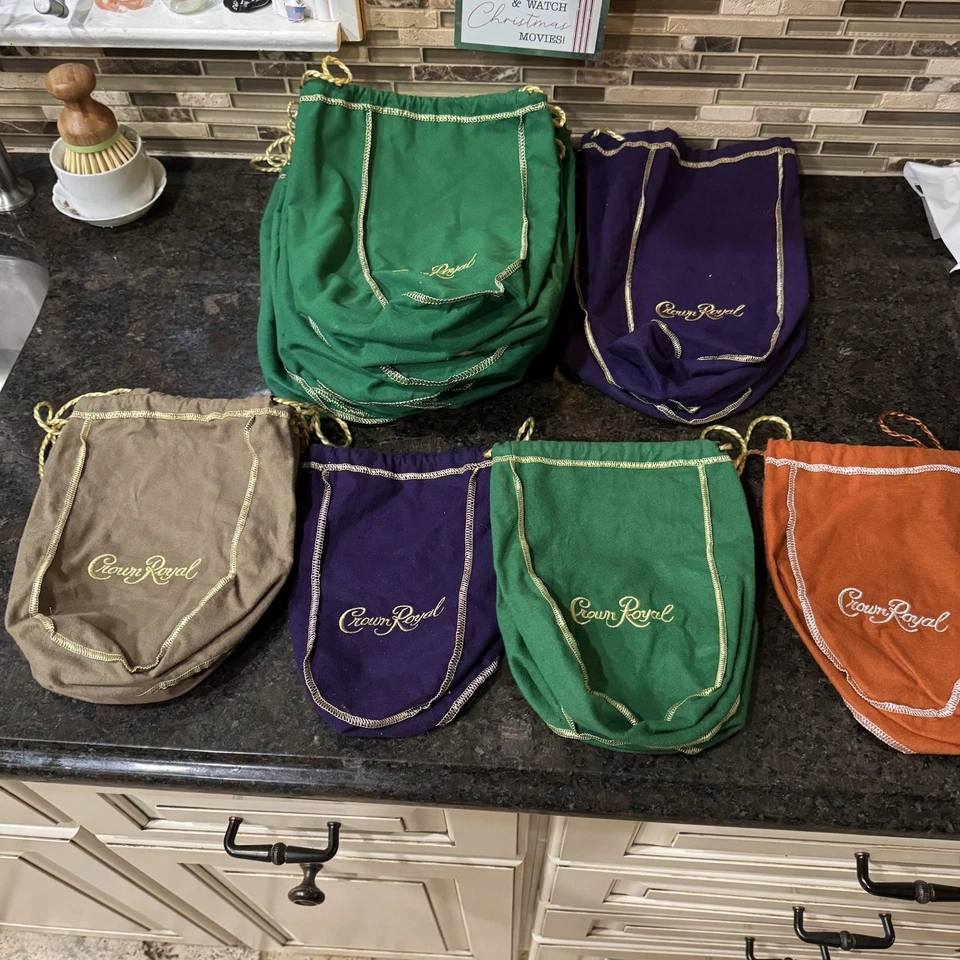 Crown Royal Bolsas con Cordón Lote de 23 Sacos de Coleccionista ENVÍO GRATUITO 7-9” 16-12” Foto 1 de 4