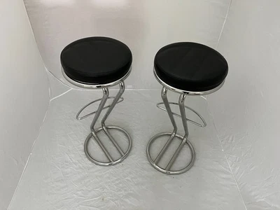Hochwertiger Barhocker mit Chromgestell und schwarzem Kunstledersitz - Bild 1 von 4