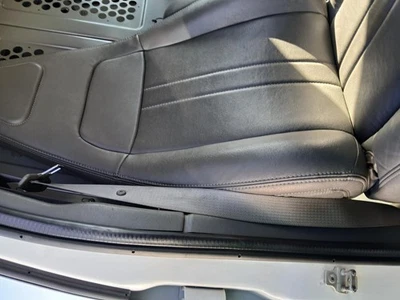 Cinto de segurança dianteiro direito usado serve para: 2017 Chevrolet Express 2500 van passageiro - Imagem 1 de 4