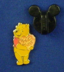 Mini Pin Winnie the Pooh Through the Holidays Día de San Valentín JDS # 27209 - Imagen 1 de 4