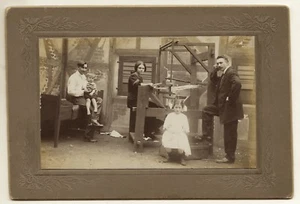 PORTRAIT OF THE WEAVER FAMILY AND THEIR LOOM  (VINTAGE PHOTOGRAPH) - Picture 1 of 3