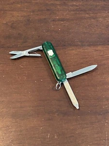 Victorinox Signature Lite Swiss Army knife  emerald - needs repair Used V179 - Picture 1 of 13