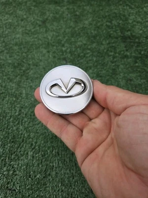 Оригинальный центральный колпак колеса Infiniti FX35 FX37 FX50 M37 M56 Q60 QX50 QX70 403431CA4A - Изображение 1 из 3