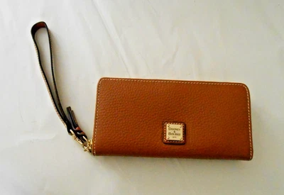 Dooney & Bourke Grano Guijarro Grande Cremallera Alrededor Muñequera Cartera Bolso sin asas Clementina  Foto 1 de 4