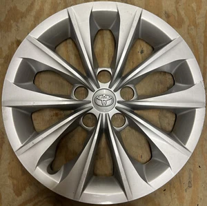 Toyota Camry OEM 16" 10 Spoke Wheel Cover Hubcap 42602-06120 2015 2016 2017 2018 - Picture 1 of 4