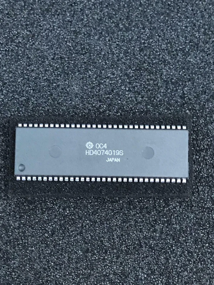 HD4074019S - CMOS 4-BIT SINGLE-CHIP MICROCOMPUTERS - SDIP64 - HITACHI - Image 1 of 1