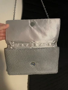 Bolso de hombro compacto Style & Co tono plateado - Imagen 1 de 4