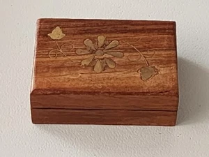 Handgeschnitzte Schmuck Schmuckschatulle verziert Messing Intarsien Blume Blätter Indien - Bild 1 von 10