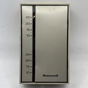 Honeywell T6051A 1057 Thermostat  - Picture 1 of 9