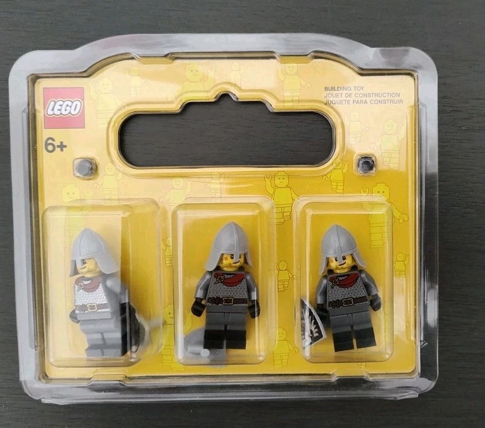 LEGO BAM Black Falcon Knights Minifigures With Shields - Image 1 of 1