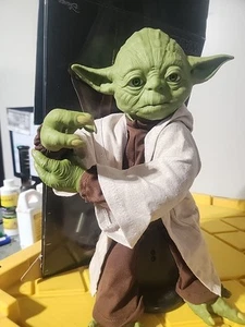STAR WARS Master Legendary Yoda Interactive Jedi Training Master Used With BOX - Picture 1 of 6