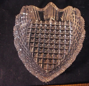 Strawberry Diamond and Fan Sheild shape bowl American Brilliant Cut glass ABP B8 - Picture 1 of 8