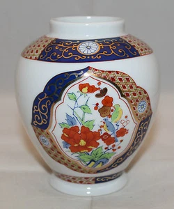 Japanese Arita Imari Small Flower Vase 11cm 4.25" Tall White Red Navy Blue Japan - Bild 1 von 12