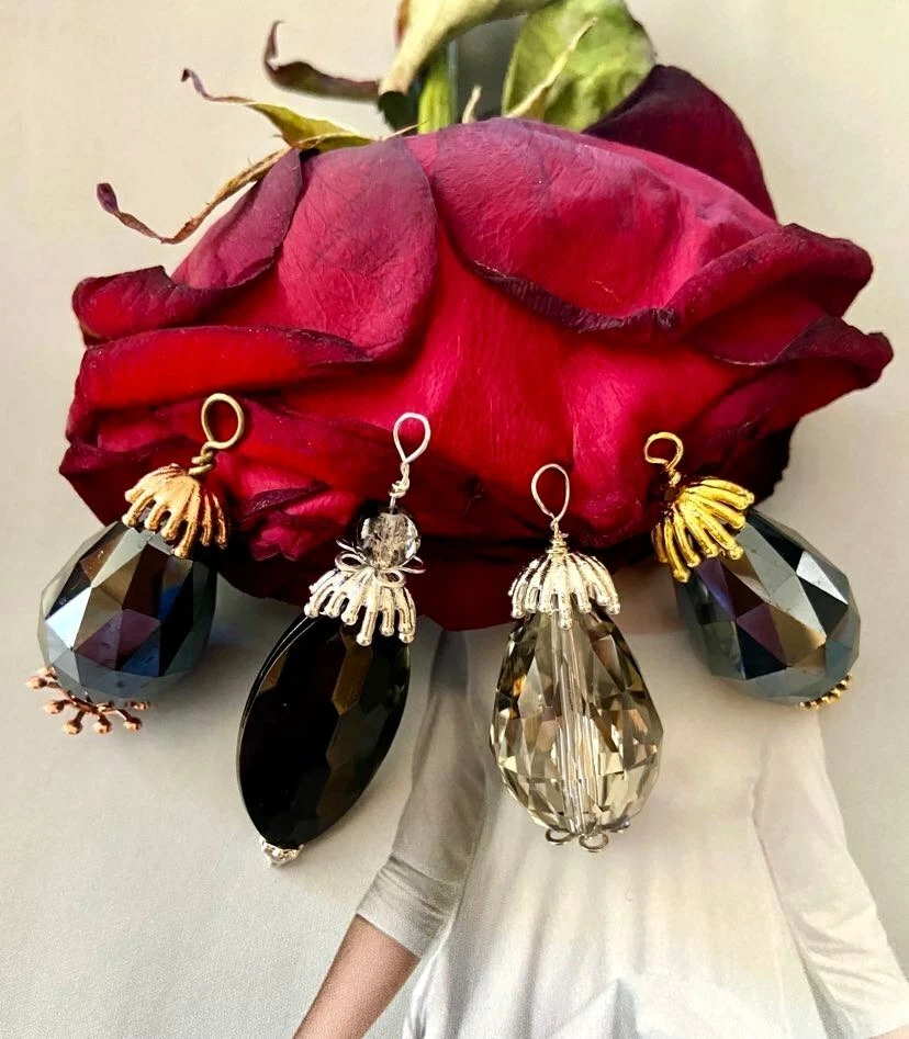 Ciondoli a Goccia in Cristallo e Pietra Dura con Elementi in Bronzo Argento Oro - Immagine 1 di 3