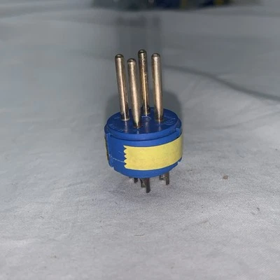 Qty (10) AMPHENOL AEROSPACE 10-825810-10P 97-18-10P CONNECTOR INSERT NSMP - Image 1 of 4