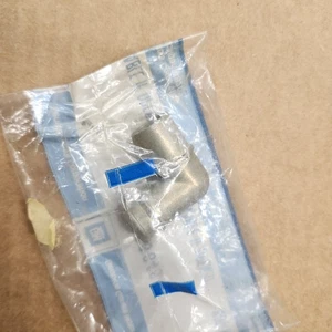 C4 Corvette 1984 cárter manguera de ventilación PCV manguera codo válvula derecha cubierta GM 366846 - Imagen 1 de 3