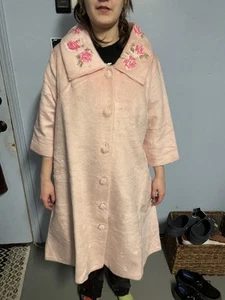 VTG 1950s Bubblegum Pink Fuzzy Coat Rose Appliqué Tufted Pile Overcoat Mod Style - Picture 1 of 15