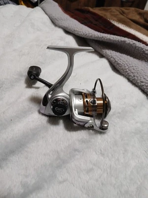 pflueger Monarch 旋转卷轴 5 球轴承。 5.3:1 齿轮比 — 第 1/4 张图片