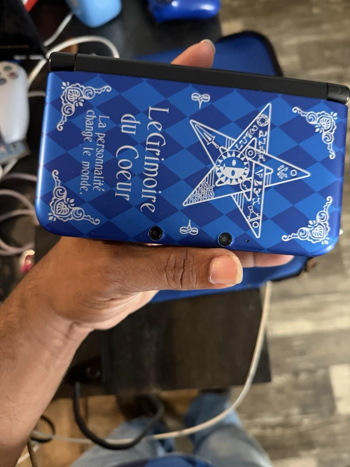 Nintendo 3DS XL Persona Q: Shadow of the Labyrinth Edición Limitada Portátil Foto 1 de 4