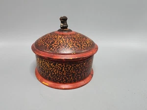 Caja de tuercas de betel de madera pintada vintage - Imagen 1 de 16