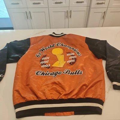 Chaqueta de iniciación rara de los Chicago Bulls de la NBA talla X grande 👌 afilada 🔪 única en su tipo Foto 1 de 4