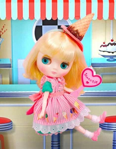 In Stock Now Smiley Waffle Blythe Middie Doll CWC Takara 2019 - Picture 1 of 9