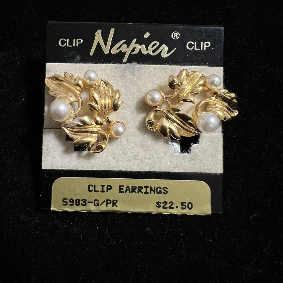 ЭЛЕГАНТНЫЙ ВИНТАЖНЫЙ NAPIER COUTURE ИСКУССТВЕННЫЙ ЖЕМЧУГ НА ЗОЛОТОЙ МЕТАЛЛИЧЕСКИЙ БУКЕТ ЗАЖИМ СЕРЬГИ - Изображение 1 из 1